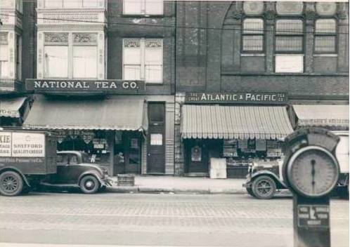 PHOTO - CHICAGO - WEST MADISON - NATIONAL TEA - ATLANTIC AND PACIFIC TES - NOTE OLD PARKING METER IN FOREGROUND - 1930s