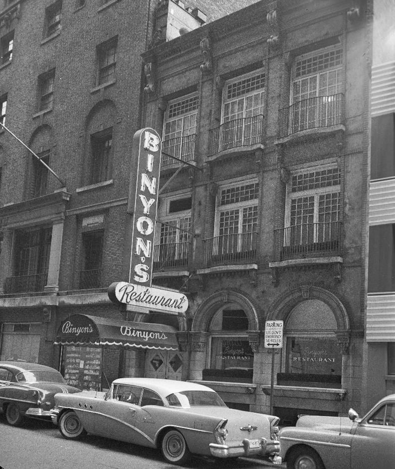 PHOTO CHICAGO BINYON'S RESTAURANT 327 PLYMOUTH PARKED CARS 1950s 