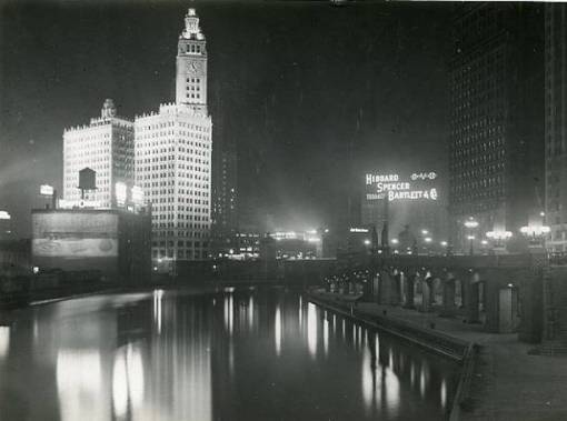 chicago tribune building. NIGHT – TRIBUNE BUILDING