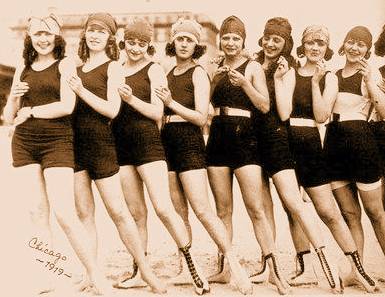 1920S BATHING SUIT Photo-chicago-unknown-beach-line-of-women-in-bathing-suits-and-caps-1919