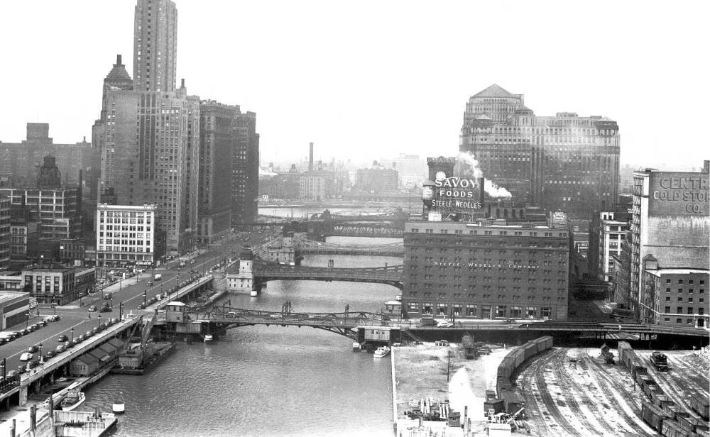 PHOTO - CHICAGO - BRANCH CHICAGO RIVER - AERIAL FROM 360 N MICHIGAN - NOTE SAVOY FOODS  - CENTRAL COLD STORAGE - 1946 - EDITED FROM A WIL DEPPE IMAGE
