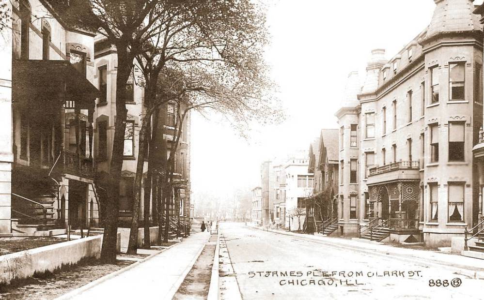 POSTCARD - CHICAGO - ST JAMES PLACE - FROM CLARK - APARTMENT BUILDINGS - c1910