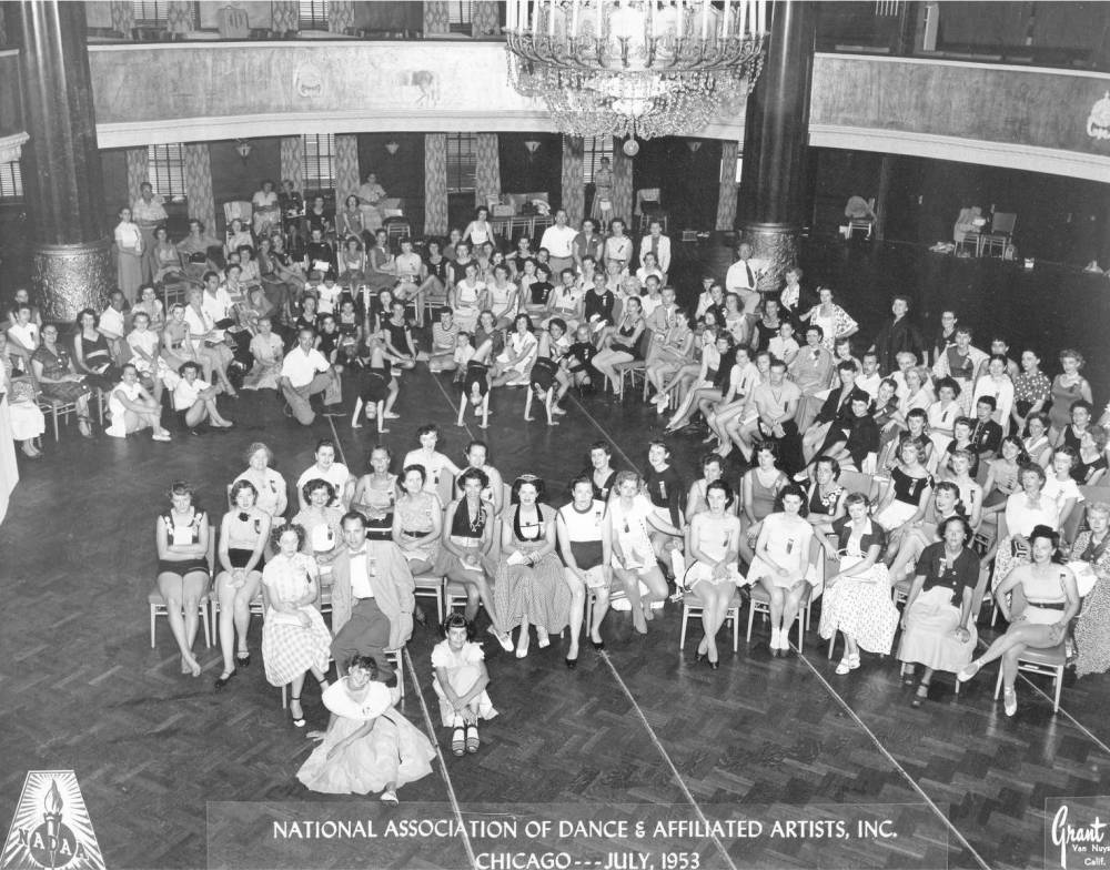 PHOTO - CHICAGO - NATIONAL ASSOCIATION OF DANCE TEACHERS CONVENTION - 1953