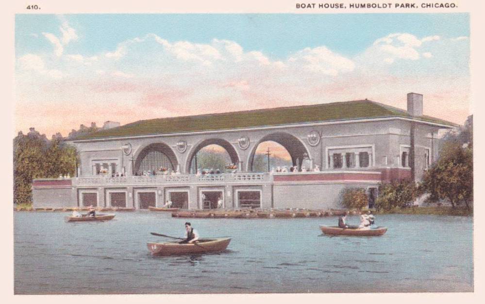 POSTCARD - CHICAGO - HUMBOLDT PARK - BOAT HOUSE - BOATS IN WATER - CROWD ON BALCONY - TINTED - c1910