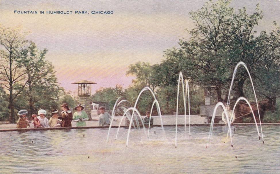 POSTCARD - CHICAGO - HUMBOLDT PARK - FOUNTAIN - GROUP OF WOMEN AND CHILDREN - c1910