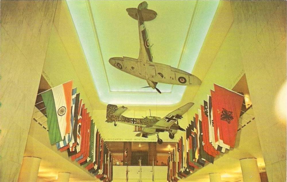 POSTCARD - CHICAGO - MUSEUM OF SCIENCE AND INDUSTRY - CEILING PLANES - SPITFIRE AND STUKA - c1960