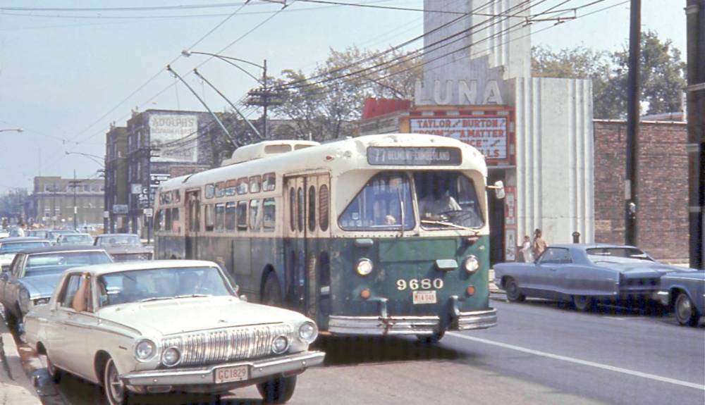 PHOTO - CHICAGO - BELMONT AVE - LUNA THEATER - TROLLEY BUS - 1968