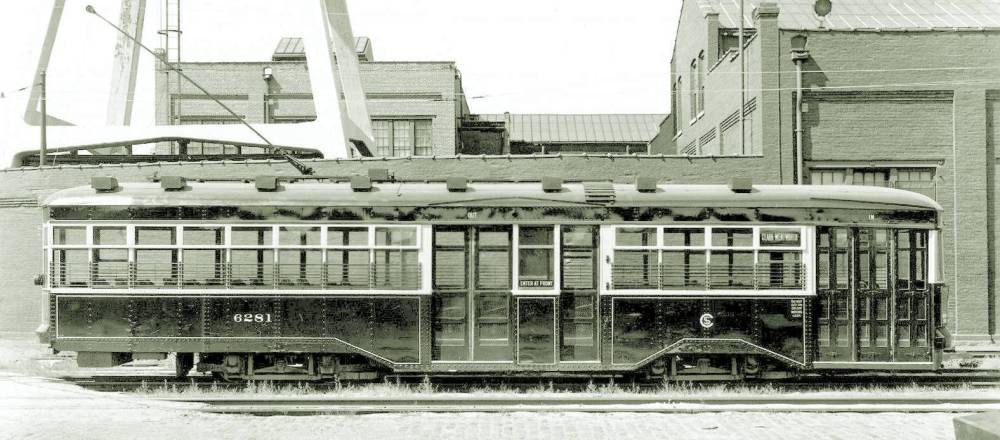 PHOTO - CHICAGO - CHICAGO SURFACE LINES - WITT STREETCAR RENOVATED - PROFILE - CLARK-WENTWORTH LINE - c1948