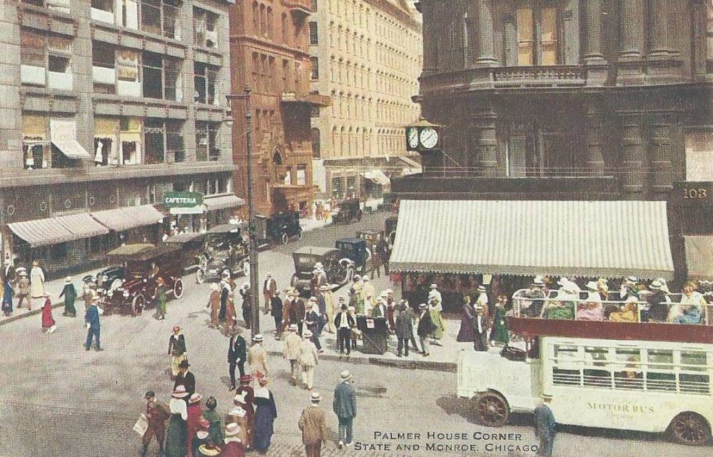 POSTCARD - CHICAGO - STATE AND MONROE - PALMER HOUSE CORNER - CROWDS - DOUBLE-DECK BUS - CARS - NOTE CLOCK - TINTED - 1910s