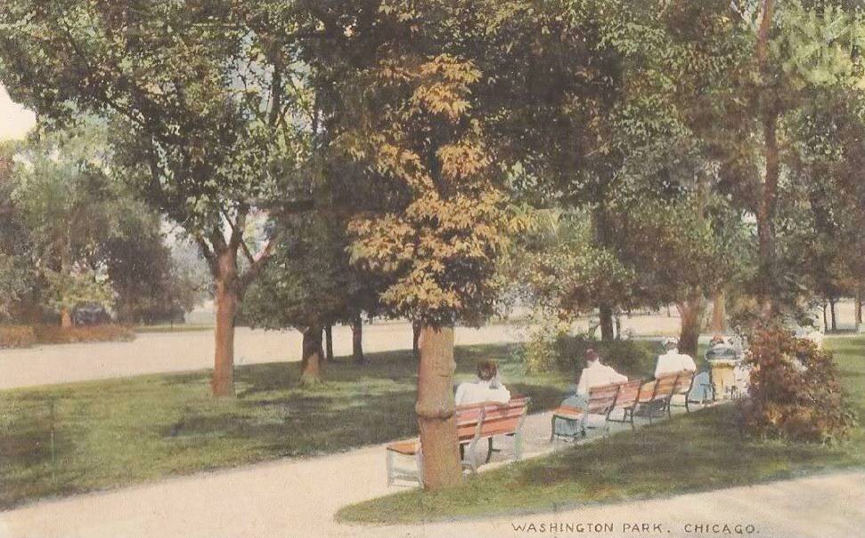 POSTCARD - CHICAGO - WASHINGTON PARK - SEVERAL WOMEN SITTING ON PARK BENCHES - c1910