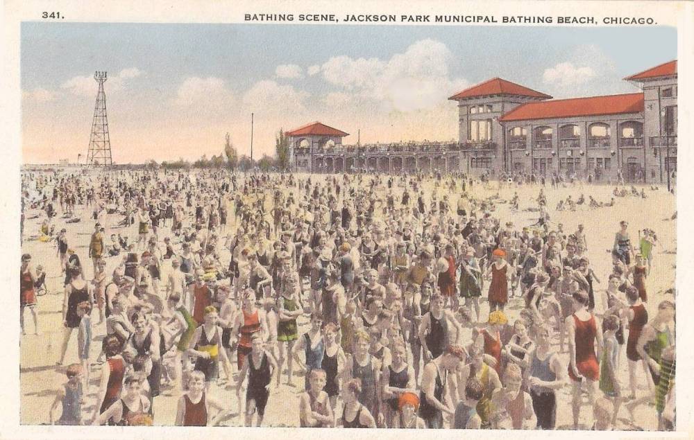 POSTCARD - CHICAGO - JACKSON PARK MUNICIPAL BATHING BEACH - HUGE CROWD - PAVILION - c1930