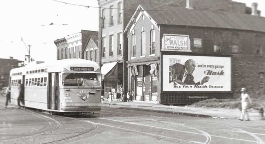 PHOTO - CHICAGO - VINCENNES STREETCAR - STOPPED NEAR RUN-DOWN STORES - 1948