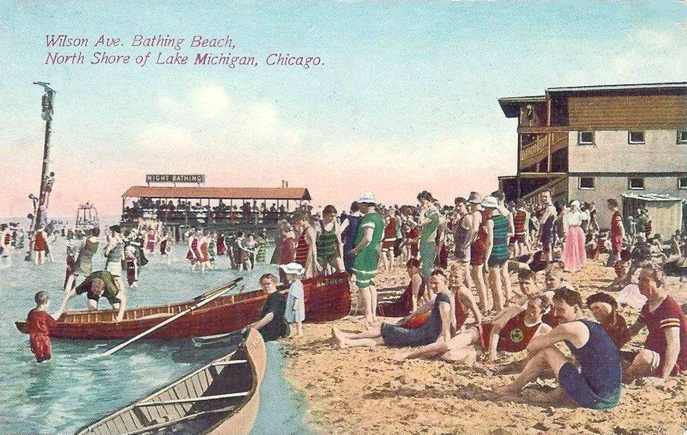POSTCARD - CHICAGO - WILSON AVE BATHING BEACH - BIG CROWD - ROW BOATS - DIVING TOWER - NIGHT BATHING SIGN - NICE VERSION - c1920