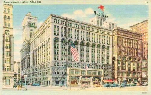 POSTCARD - CHICAGO - AUDITORIUM HOTEL - NOTE MOBILGAS SIGN - SERVICEMEN'S CENTER SIGN - 1940s