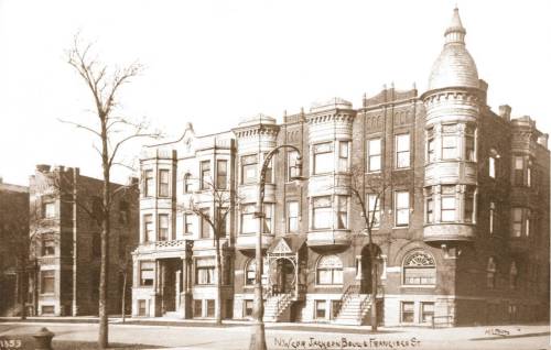 POSTCARD - CHICAGO - JACKSON BLVD AND FRANCISCO - N W CORNER - BEAUTIFUL APARTMENT BUILDING - 1910