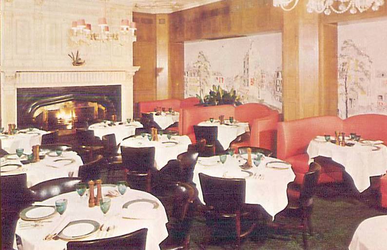 POSTCARD - CHICAGO - MAISON-LAFITTE RESTAURANT - DINING ROOM - 1980