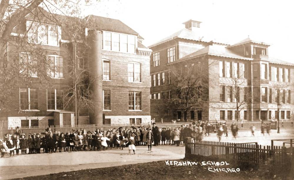 POSTCARD - CHICAGO - KERSHAW PUBLIC SCHOOL - STUDENTS IN FRONT - c1910