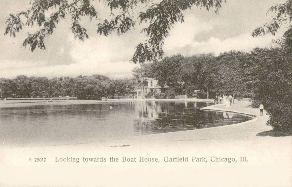 POSTCARD - CHICAGO - GARFIELD PARK - SHORE OF LAGOON LOOKING TOWARDS THE BOAT HOUSE - 1908