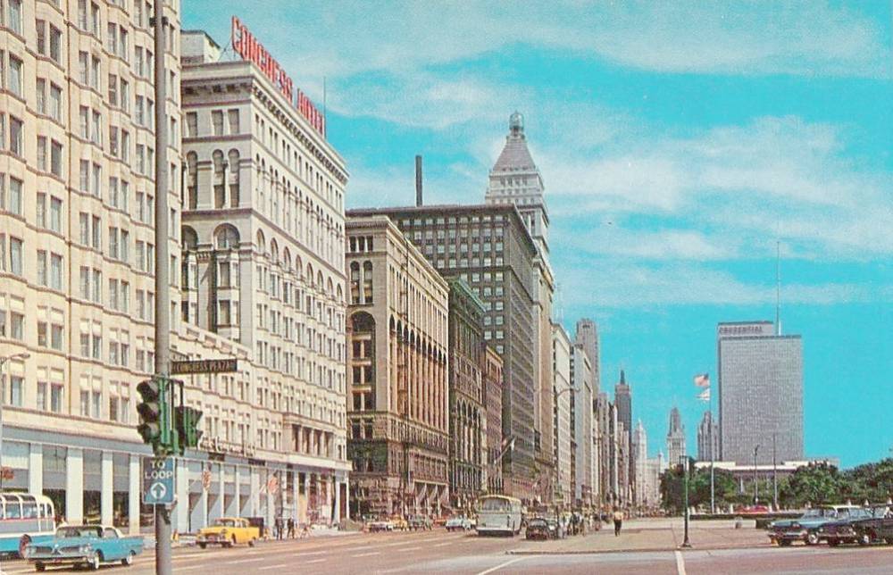 POSTCARD - CHICAGO - MICHIGAN AVE - LOOKING N FROM CONGRESS PLAZA - 1960s