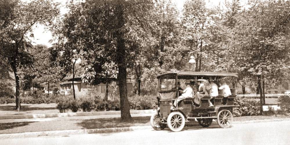 PHOTO - CHICAGO - LINCOLN PARK - TOURING BUS FULL OF PASSENGERS - 1915