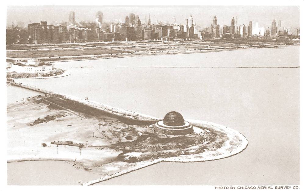 POSTCARD - CHICAGO - SKYLINE AND NEW ADLER PLANETARIUM - AERIAL PLANETARIUM OPENED 1930