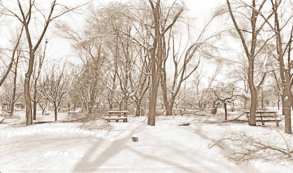 POSTCARD - CHICAGO - DOUGLAS PARK - SNOW SCENE - 1916