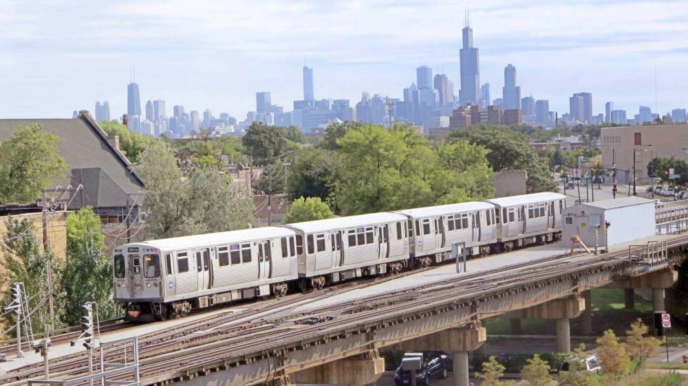 PHOTO - CHICAGO - CTA ELEVATED RAPID TRANSIT - UNKNOWN LOCATION - PAMORAMIC SKYLINE  IN DISTANCE - FAIRLY CONTEMPORARY