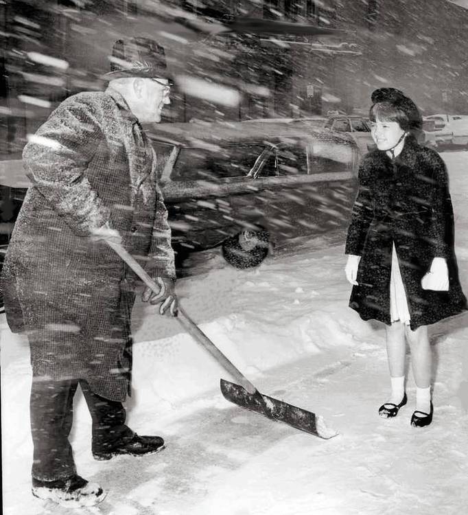 PHOTO - CHICAGO - STREET SCENE IN SNOW - MAN WITH SHOVEL AND LITTLE GIRL - EDITED FROM A TRIBUNE IMAGE