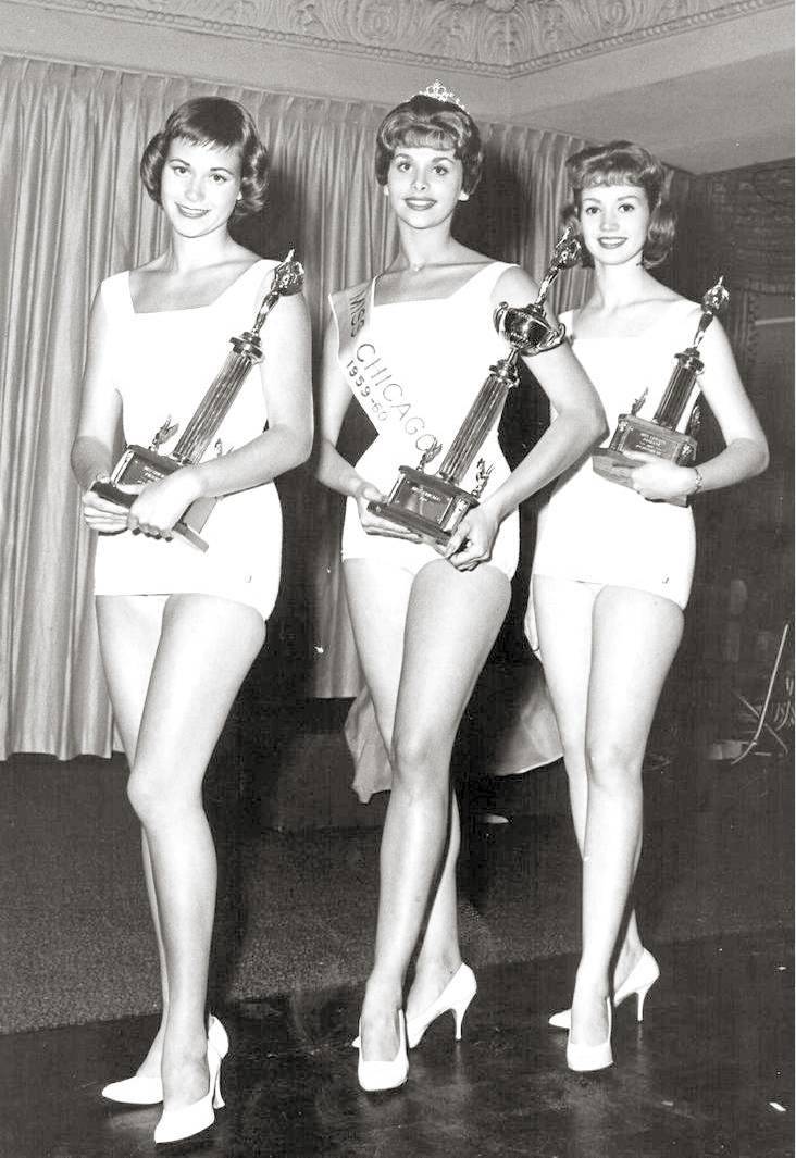 photo-chicago-miss-chicago-1959-and-runners-up-with-trophies