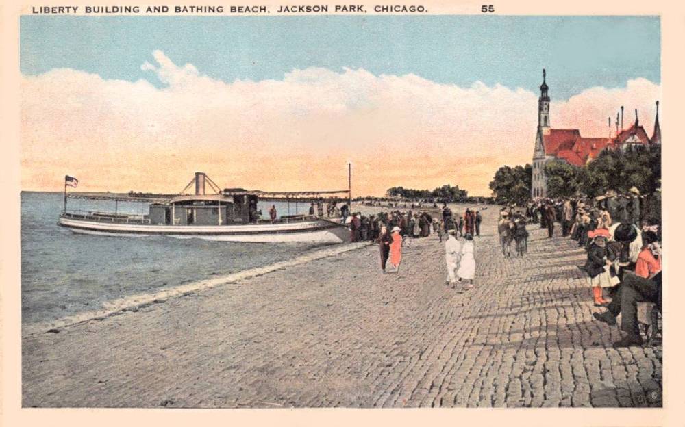 POSTCARD - CHICAGO - JACKSON PARK - LIBERTY (FORMER GERMAN) BUILDING AND BATHING BEACH - FERRY - CROWD SITTING AND STROLLING - TINTED - 1924
