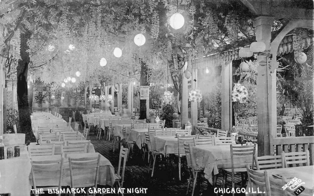POSTCARD - CHICAGO - THE BISMARCK GARDEN AT NIGHT - BROADWAY AND LAKE - 1912