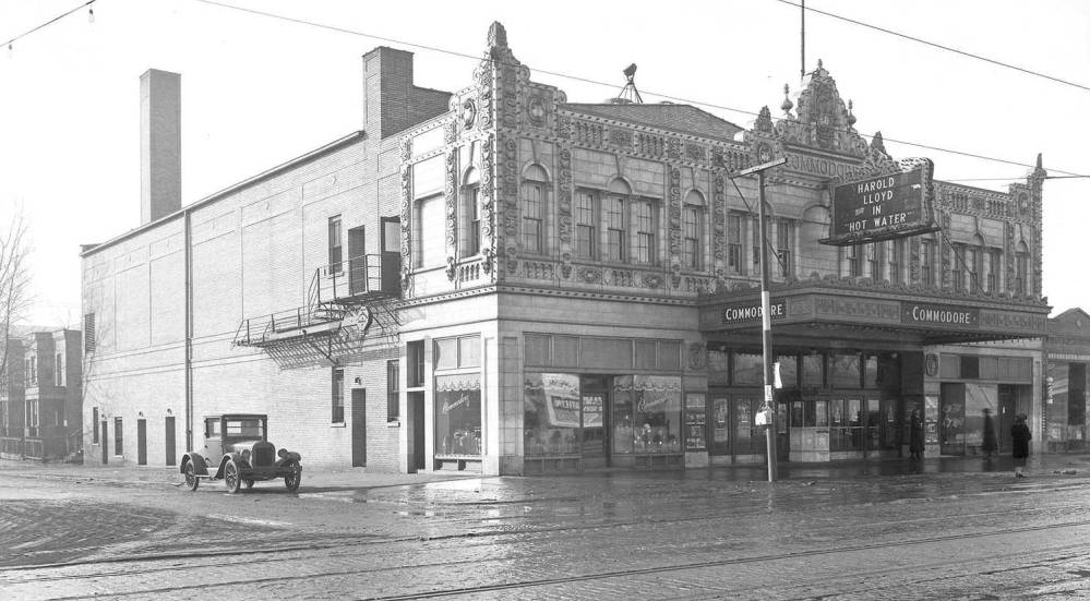 PHOTO - CHICAGO - COMMODORE THEATER - 3105 W IRVING PARK ROAD - NEIGHBORHOOD THEATER WITH JUST UNDER 1000 SEATS - 1924