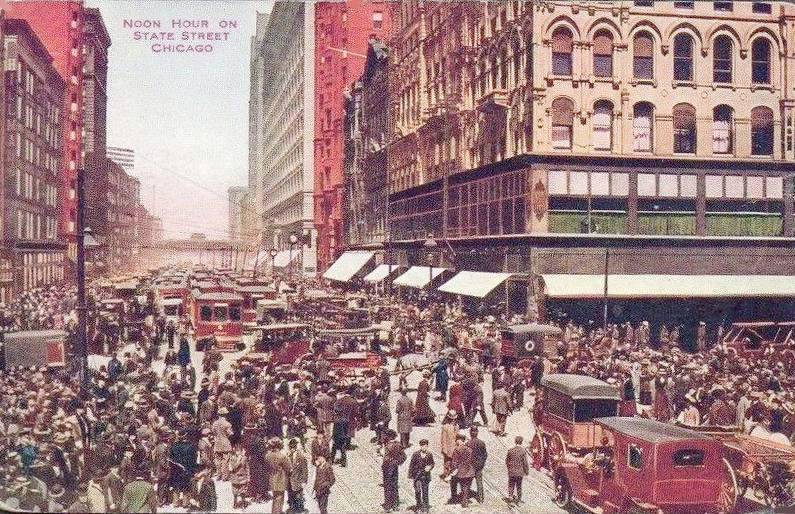 A POSTCARD - CHICAGO - STATE STREET - LOOKING N FROM MADISON - CALLED NOON HOUR - STREETCARS JAMMED - HUGE CROWDS - c1910