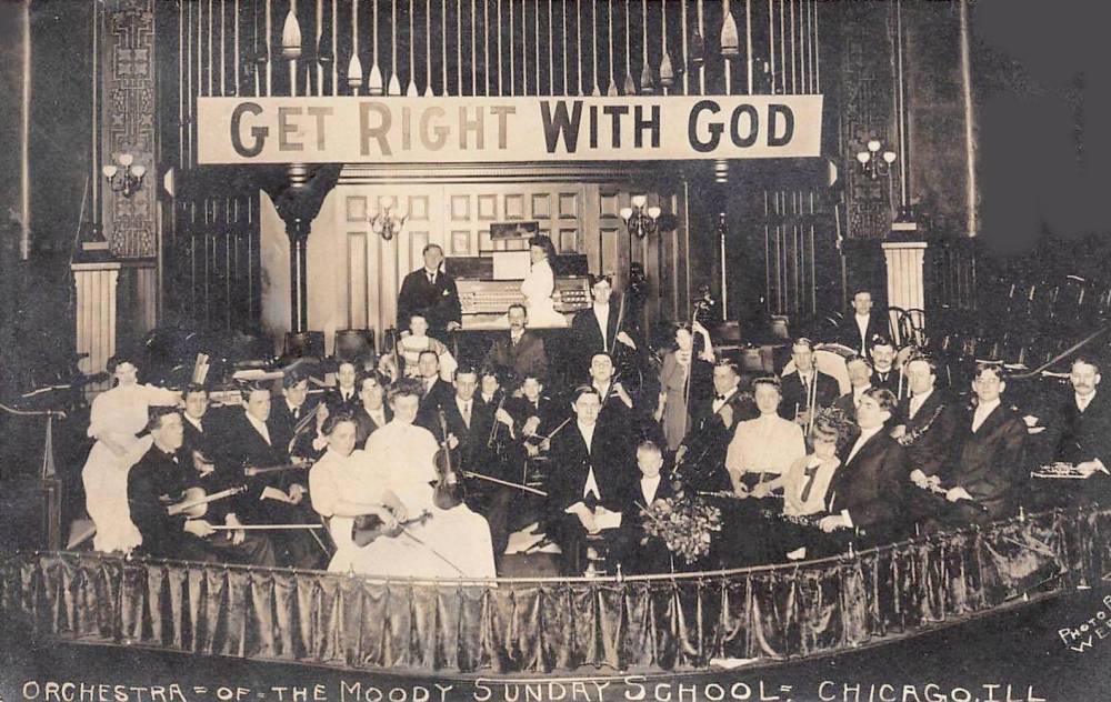 A POSTCARD - CHICAGO - MOODY BIBLE CHURCH SUNDAY SCHOOL ORCHESTRA - GET RIGHT WITH GOD SIGN - 1910s