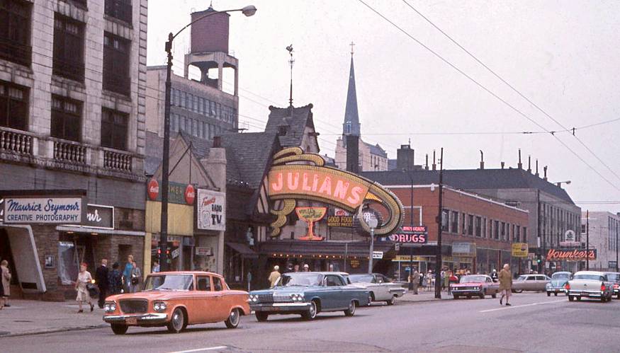 PHOTO - CHICAGO - E CHICAGO AVE - SEYMOUR PHOTOGRAPHY WAS AT 111 - YOUNKER'S RESTAURANT WAS AT 51 - 1950s - EDITED FROM VINTAG.ES SITE