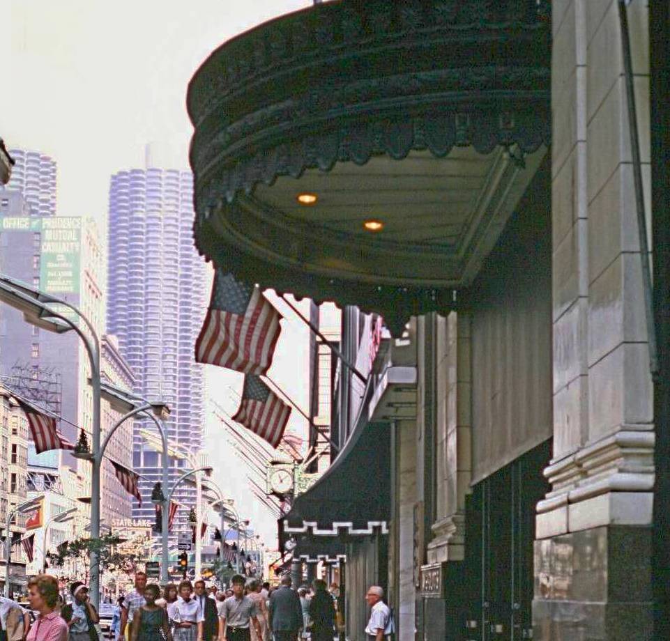 PHOTO - CHICAGO - STATE STREET - LOOKING N GROUND LEVEL FROM NEAR MADISON - CROWDS FLAGS - 1966