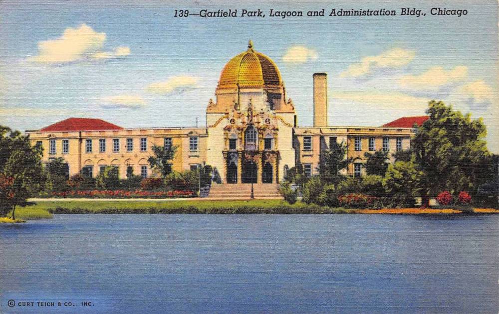 A POSTCARD - CHICAGO - GARFIELD PARK - ADMINISTRATION BUILDING SEEN FROM ACROSS LAGOON GROUND LEVEL - TINTED - 1940s