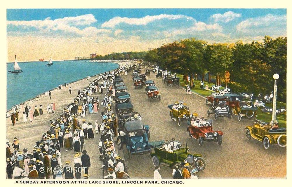 AA POSTCARD - CHICAGO - LINCOLN PARK LAKE SHORE - SUNDAY AFTERNOON - HUGE CROWD OF PEDESTRIANS AND CARS - MAX RIGOT IMAGE - TINTED - NICE VERSION - c1920
