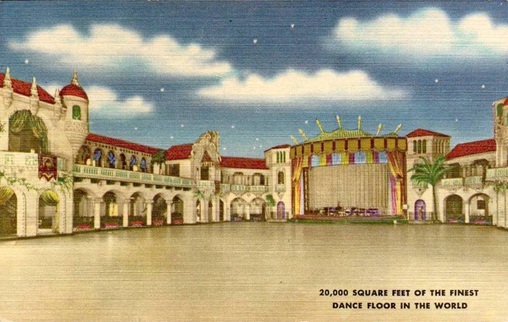 POSTCARD - CHICAGO - ARAGON BALLROOM - 1106 W LAWRENCE - INTERIOR - OPENED 1926 - MANY BIG BANDS PLAYED HERE - 20 000 SQUARE FEET OF THE FINEST DANCE FLOOR IN THE WORLD - TINTED - 1940s