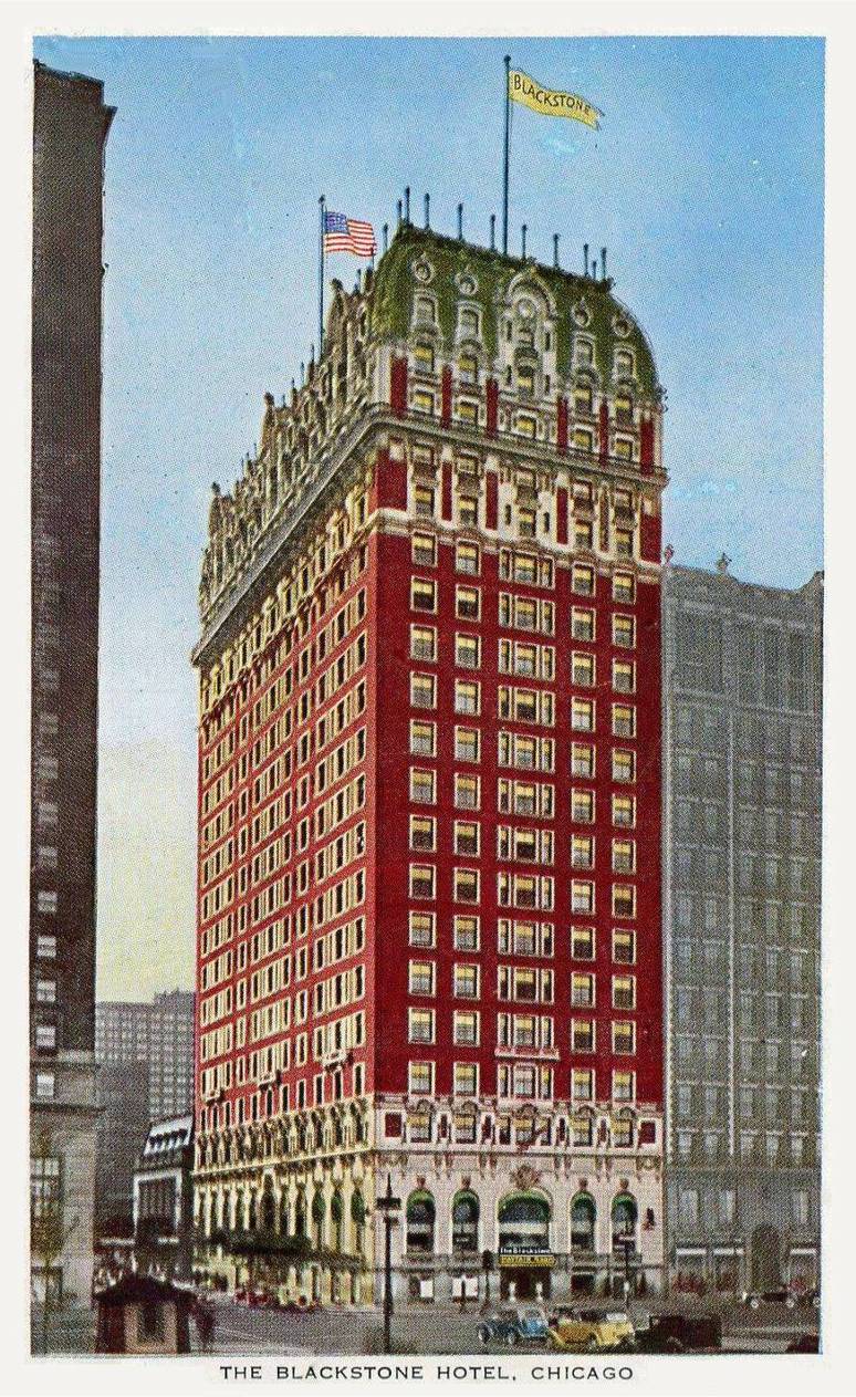 POSTCARD - CHICAGO - BLACKSTONE HOTEL - 636 S MICHIGAN AT BALBO - THREE-QUARTERS VIEW FROM GROUND LEVEL LOOKING W - TINTED - NICE VERSION - 1920s